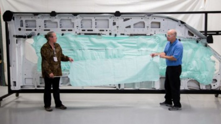 Ford a creat primul airbag pentru 15 persoane